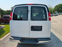 8 Passenger Seating. 5.3L Engine This van does NOT come safetied for that price. Van runs and drives... (image 4)
