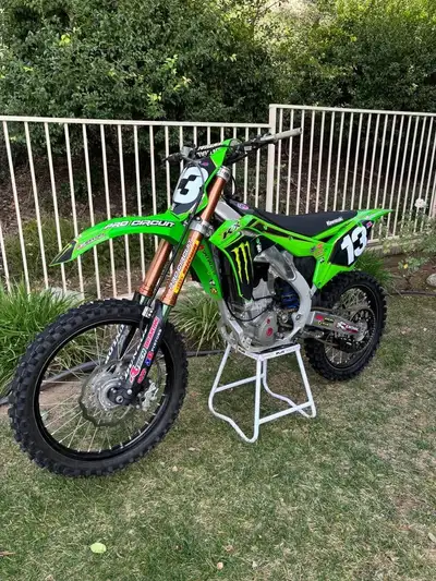 APPLY NOW: https://www.ridecollective.ca/get-pre-approved 2018 Kawasaki KX250F comes with a 249cc li...