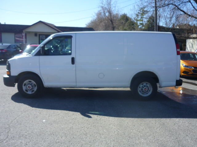 2008 GMC Savana Cargo Van 1500 in Cars & Trucks in Oshawa / Durham Region - Image 2