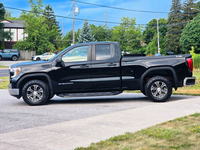 2021 GMC Sierra 1500 4WD w/X32 Off Road Pkg | One Owner! in Cars & Trucks in City of Toronto - Image 2