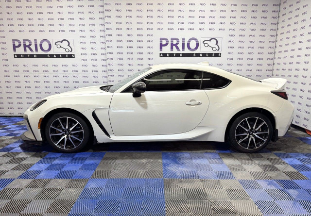 2022 Toyota GR86 in Cars & Trucks in Ottawa - Image 2
