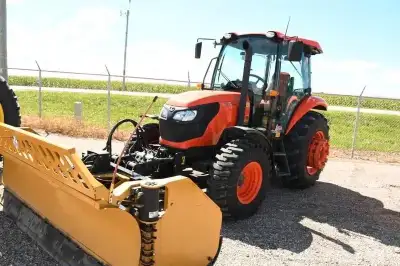 KUBOTA M7060 TRACTOR (AS NEW). ONE OWNER! 4WD, CAB/AIR, 12 SPEED, LEFT HAND HYDRAULIC SHUTTLE, SIDE...