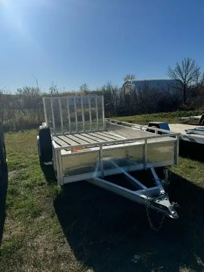 Bed length - 12', Bed width - 80", 1 - 3500lb Dexter torflex axle w/EZ lube hubs, 2 - 15" Radials on...