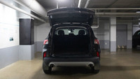 This Ford Escape has a powerful Gas/Electric I-4 2.5 L/152 engine powering this Variable transmissio... (image 8)