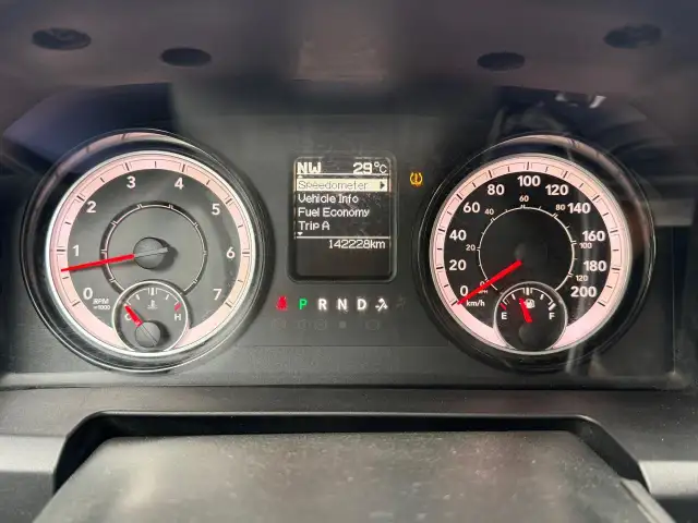 2018 RAM 1500 SXT CREW CAB 4X4 | REARVIEW CAM | HEMI V8 in Cars & Trucks in Ottawa - Image 25