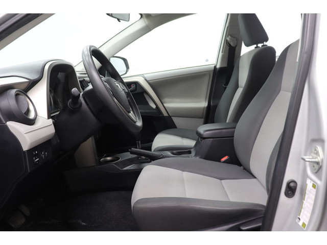 2013 Toyota RAV4 LE, FWD, BLUETOOTH in Cars & Trucks in Longueuil / South Shore - Image 2