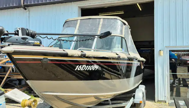 2005 Lund Boats Baron in Powerboats & Motorboats in Sherbrooke - Image 10