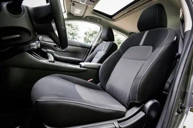 2022 Nissan Sentra SV • REMOTE START • SUNROOF • HEATED SEATS dans Autos et camions dans Kingston - Image 27