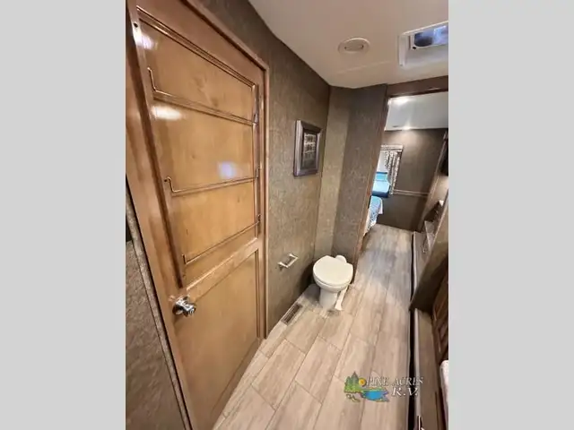 2020 Thor Motor Coach Challenger 37YT Washer & Dryer 12 k Miles in RVs & Motorhomes in Moncton - Image 31