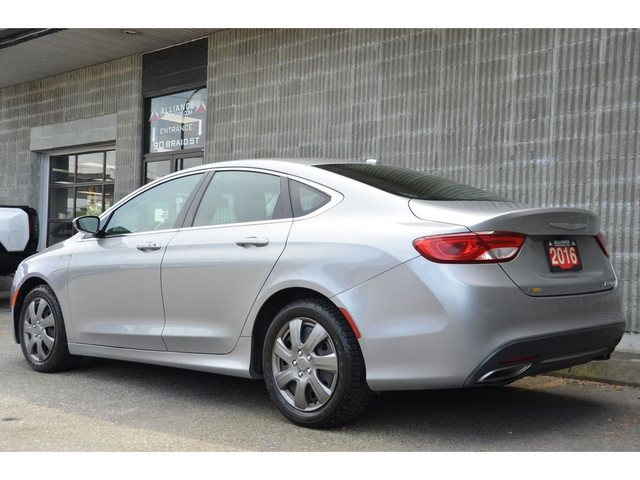 2016 Chrysler 200 C in Cars & Trucks in Burnaby/New Westminster - Image 4