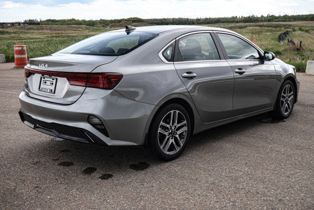2022 Kia Forte EX PLUS SUNROOF LOW KMS in Cars & Trucks in Strathcona County - Image 4