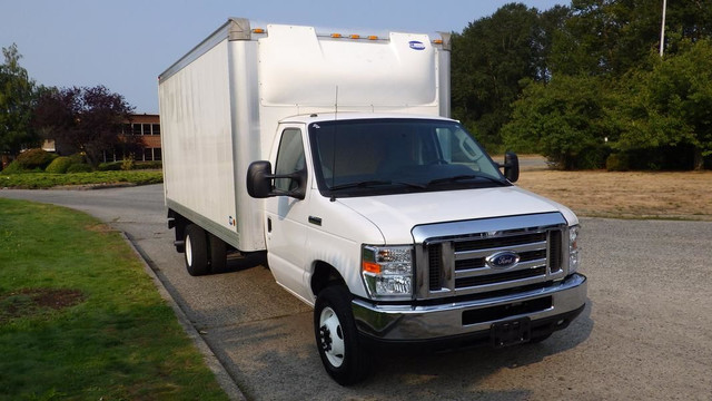 2019 Ford Econoline 16 Foot E-450 Cube Van With Ramp in Cars & Trucks in Richmond - Image 2