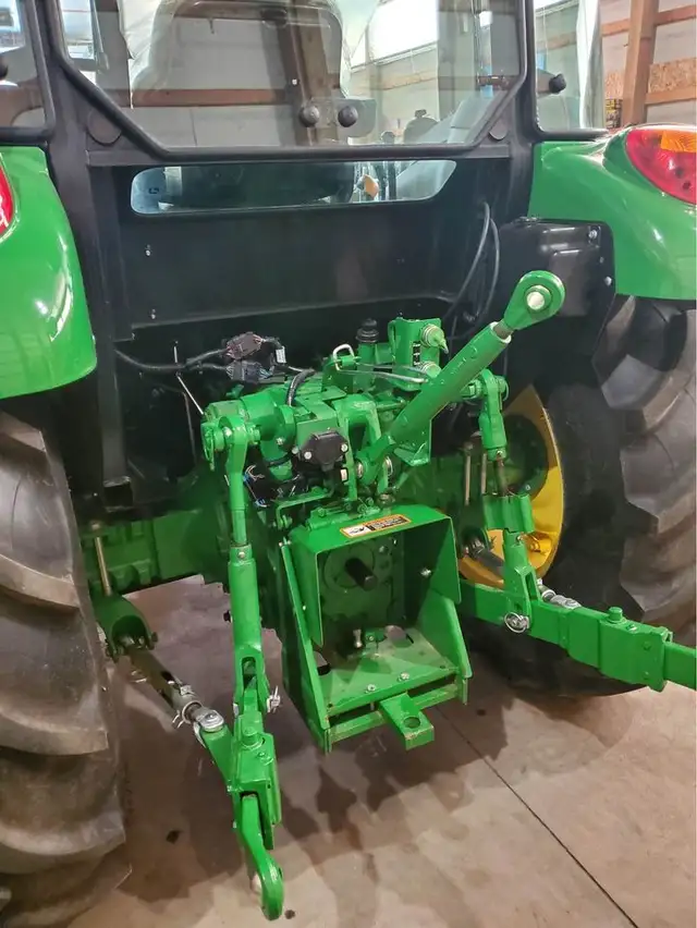 JD 5075E - 2021 in Heavy Equipment in Saskatoon - Image 4