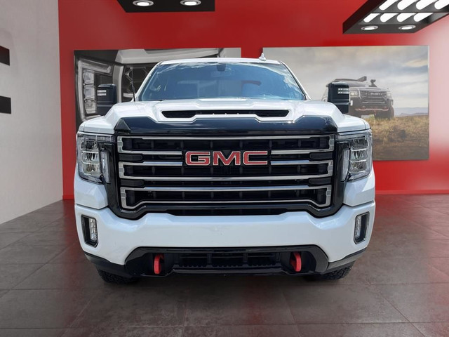 2022 GMC Sierra 2500 AT4 CREW CAB 4WD | marchepieds | cuir | in Cars & Trucks in Saint-Hyacinthe - Image 2