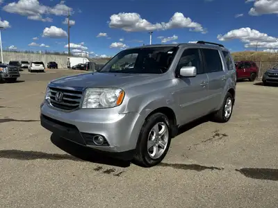 //ONE OWNER// //NO ACCIDENTS// REMOTE KEYLESS ENTRY HOMELINK REMOTE SYSTEM POWER TAILGATE LEATHER-TR...