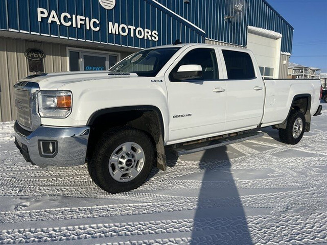 2017 GMC Sierra 2500HD SLE Duramax Diesel 8ft Long Box 4x4 in Cars & Trucks in Winnipeg