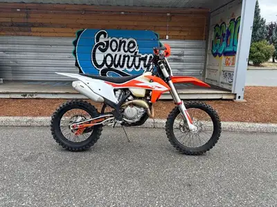 Engine Type: 1-cylinder, 4-stroke Displacement: 449.9 cm? Bore and Stroke: 95 mm x 63.4 mm Fuel Syst...