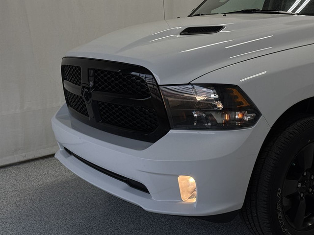 2022 Ram 1500 Classic Express Night Edition 4X4 - Backup Camera, in Cars & Trucks in Strathcona County - Image 4