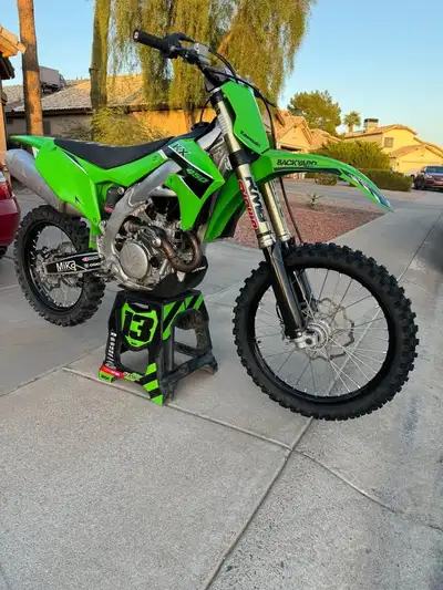 APPLY NOW: https://www.ridecollective.ca/get-pre-approved 2023 Kawasaki KX450 comes with a 449cc liq...