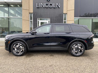 The 2025 Nautilus is a new take on the midsize favourite Lincoln. The front end and signature grill... (image 1)