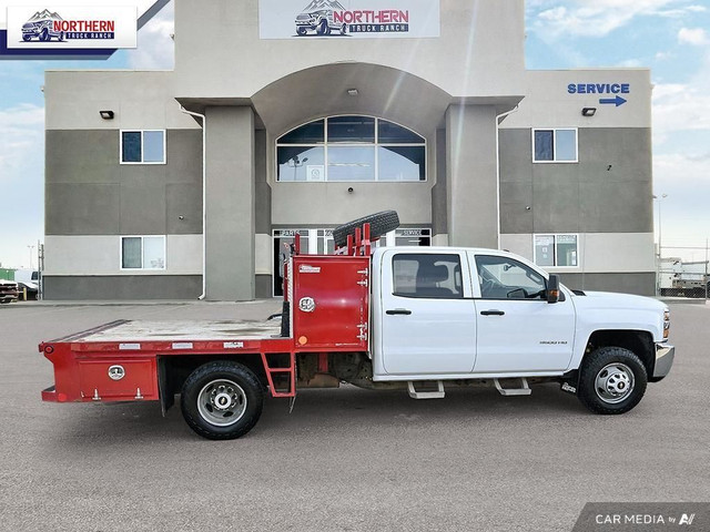 2019 Chevrolet Silverado 3500HD WT CREW CAB 4X4 FLAT DECK / T... in Cars & Trucks in Edmonton - Image 3