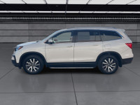 This well-equipped three-row SUV adds premium features like leather-trimmed seating, integrated navi... (image 4)