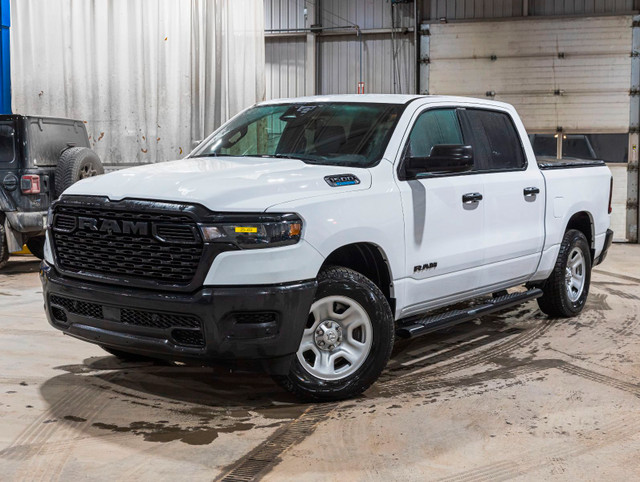 2025 Ram 1500 TRADESMAN CREW V6 4X4 *eTORQUE* CARPLAY *REG ADAPT in Cars & Trucks in Laurentides