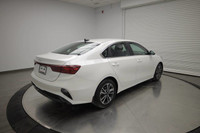 ADAPTIVE CRUISE CONTROL, LANE KEEPING ASSIST, HEATED FRONT SEATS, BLIND SPOT MONITOR, KEYLESS START,... (image 4)
