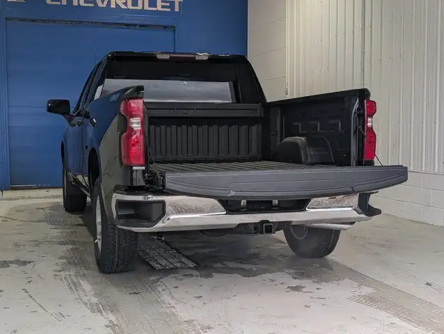 2025 Chevrolet Silverado 1500 Work Truck- Trailering Pkg in Cars & Trucks in Barrie - Image 17