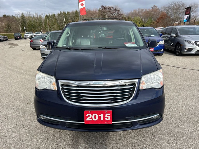  2015 Chrysler Town & Country TOURING EDITION, CLEAN CARFAX, HEA in Cars & Trucks in London - Image 3