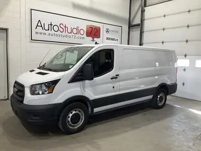 Découvrez le Ford Transit Cargo Van 2020 version T-150 PA toit bas 130 po PNBV de 8 670 lb, un modèl...