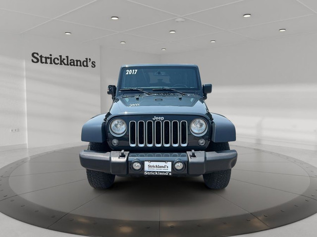2017 JEEP WRANGLER UNLIMITED SAHARA MANUAL in Cars & Trucks in Stratford - Image 3