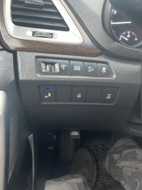 Absolutely gorgeous 2017 Hyundai Santa Fe Sport in excellent condition. No accidents, one owner AWD,... (image 7)
