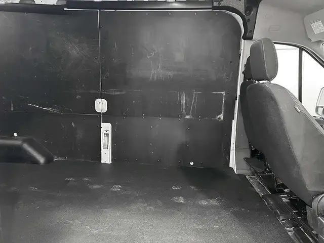 2023 Ford Transit Cargo Van T250 148 MEDIUM ROOF - HAUTEUR DE 6  in Cars & Trucks in Québec City - Image 17