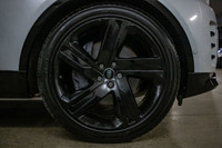 This Land Rover Discovery has a strong Intercooled Turbo Gas/Electric I-6 3.0 L/183 engine powering... (image 4)