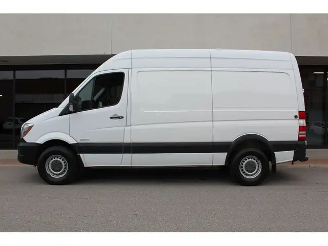 2015 Mercedes-Benz Sprinter 144\" - HIGH ROOF - DIESEL in Cars & Trucks in City of Toronto - Image 5