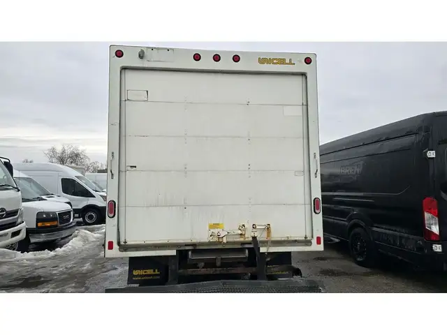 2019 GMC Savana 3500 G3500 - 16Ft Box V8 Gas - Clean Carfax - Ce in Cars & Trucks in City of Toronto - Image 6
