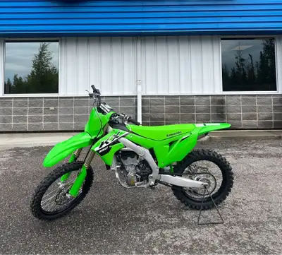 Engine Type: Single-Cylinder Displacement: 15.2 cu. in. (249 cc) Bore and Stroke: Bore: 3.07 in. (78...