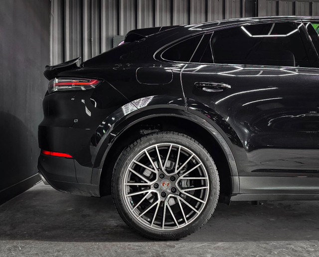 2020 Porsche Cayenne in Cars & Trucks in Edmonton - Image 4