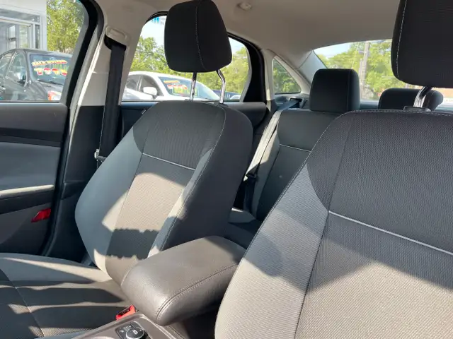 2012 Ford Focus SE SEDAN PWR GROUP AIR CO 2 SET WHEELS....LOW KM in Cars & Trucks in City of Toronto - Image 23