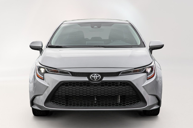 2020 Toyota Corolla LE GROUPE AMÉLIORÉ | TOIT | MAGS CLEAN CARFA in Cars & Trucks in Longueuil / South Shore - Image 2