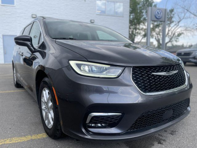 2022 Chrysler Pacifica Touring L in Cars & Trucks in Calgary