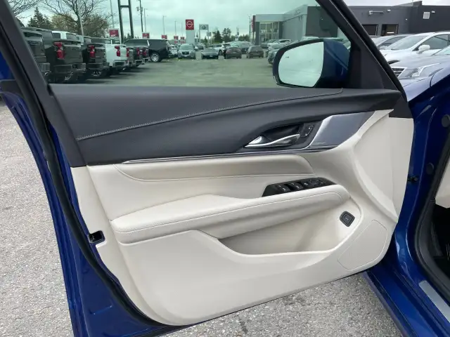2025 Cadillac CT4 in Cars & Trucks in Oakville / Halton Region - Image 10
