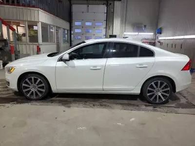 Membre de la corporation des concessionnaires d'automobiles de Montréal 2015 VOLVO S60 T6 DRIVE-E PR...