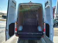 3.0L V6 Diesel, 7 Spd Transmission, Leatherete Seat Covers, Twin Front Passenger Seats, Keyless Entr... (image 5)