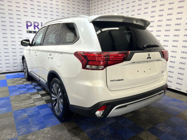 2020 Mitsubishi Outlander in Cars & Trucks in Ottawa - Image 3