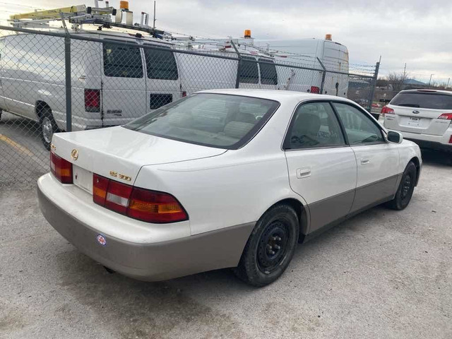  1998 Lexus ES 300 in Cars & Trucks in Barrie - Image 4