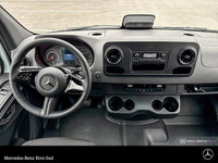 Mercedes-Benz Rive-Sud, la destination Mercedes-Benz par excellence. Bienvenue en première classe. D... (image 9)