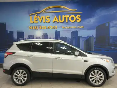 FORD ESCAPE 2017 TITANIUM ÉDITION AWD GPS NAVIGATION / TOIT OUVRANT ÉLECTRIQUE PANORAMIQUE / CAMÉRA...