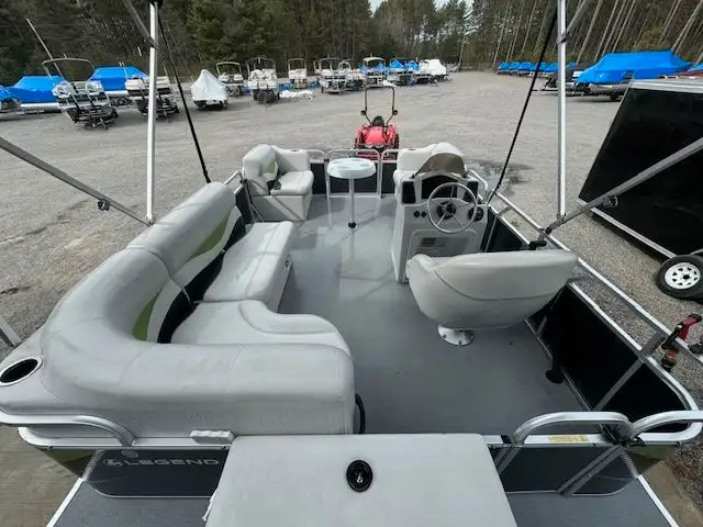 2017 17' LEGEND SPLASH PONTOON 30HP 4-STROKE in Powerboats & Motorboats in Peterborough - Image 3